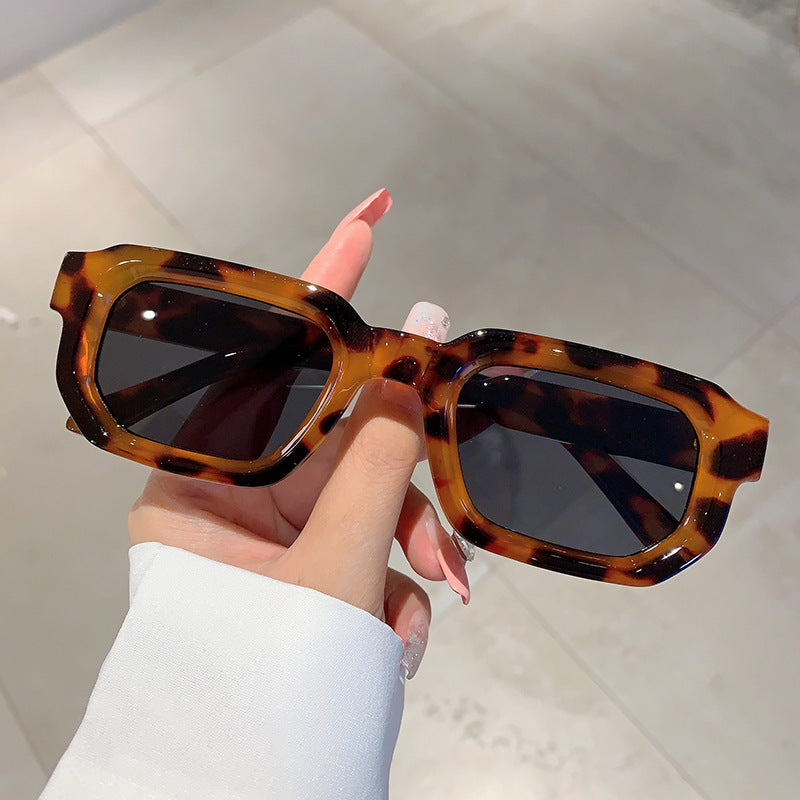 Square-shaped small frame sunglasses